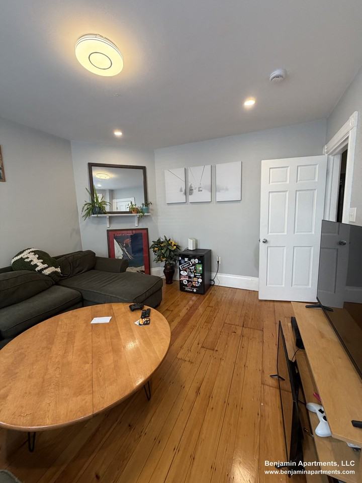 Howell St #1 - Photo 3 of 14