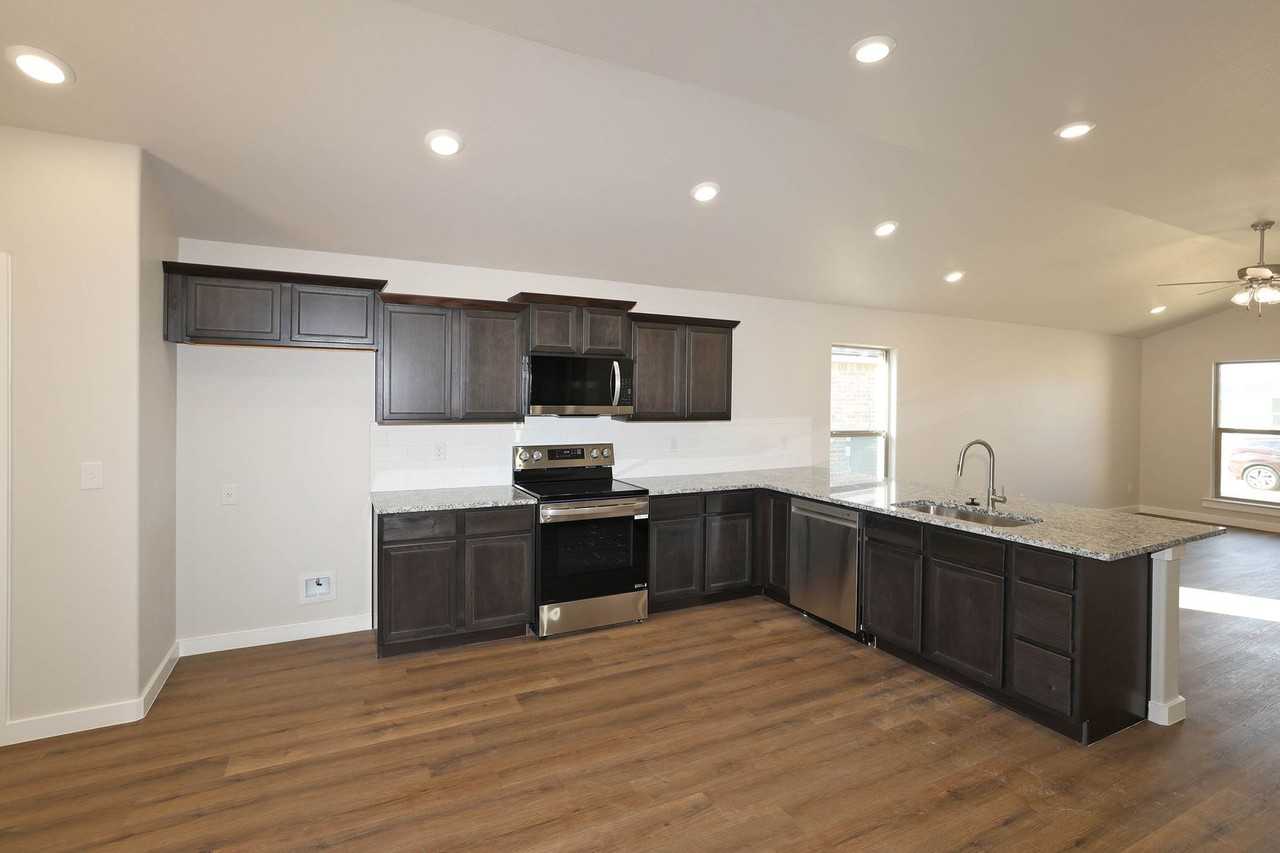 3003 Swenson St - Photo 5 of 23