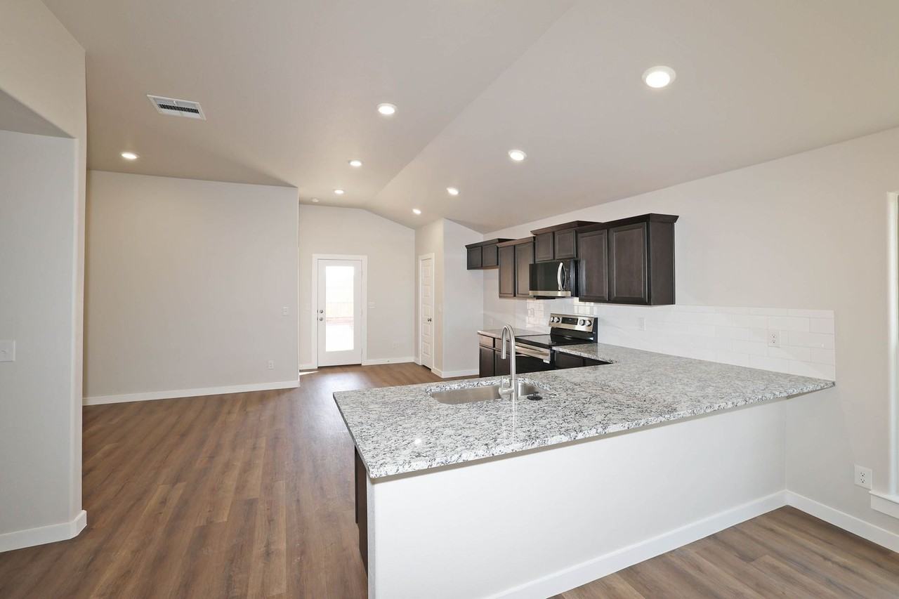 3003 Swenson St - Photo 6 of 23