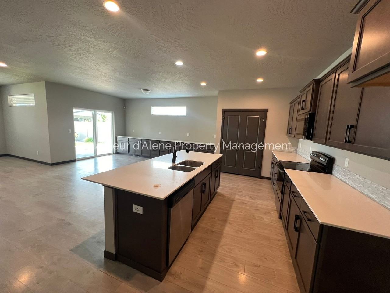246 N Olivewood Ln - Photo 3 of 22