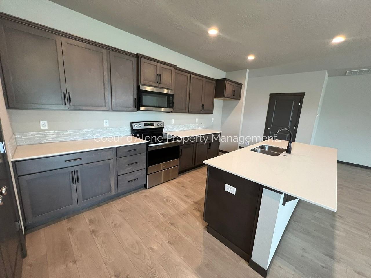 246 N Olivewood Ln - Photo 4 of 22