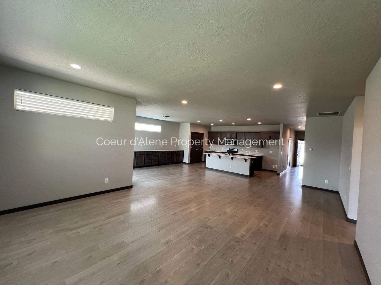 246 N Olivewood Ln - Photo 5 of 22