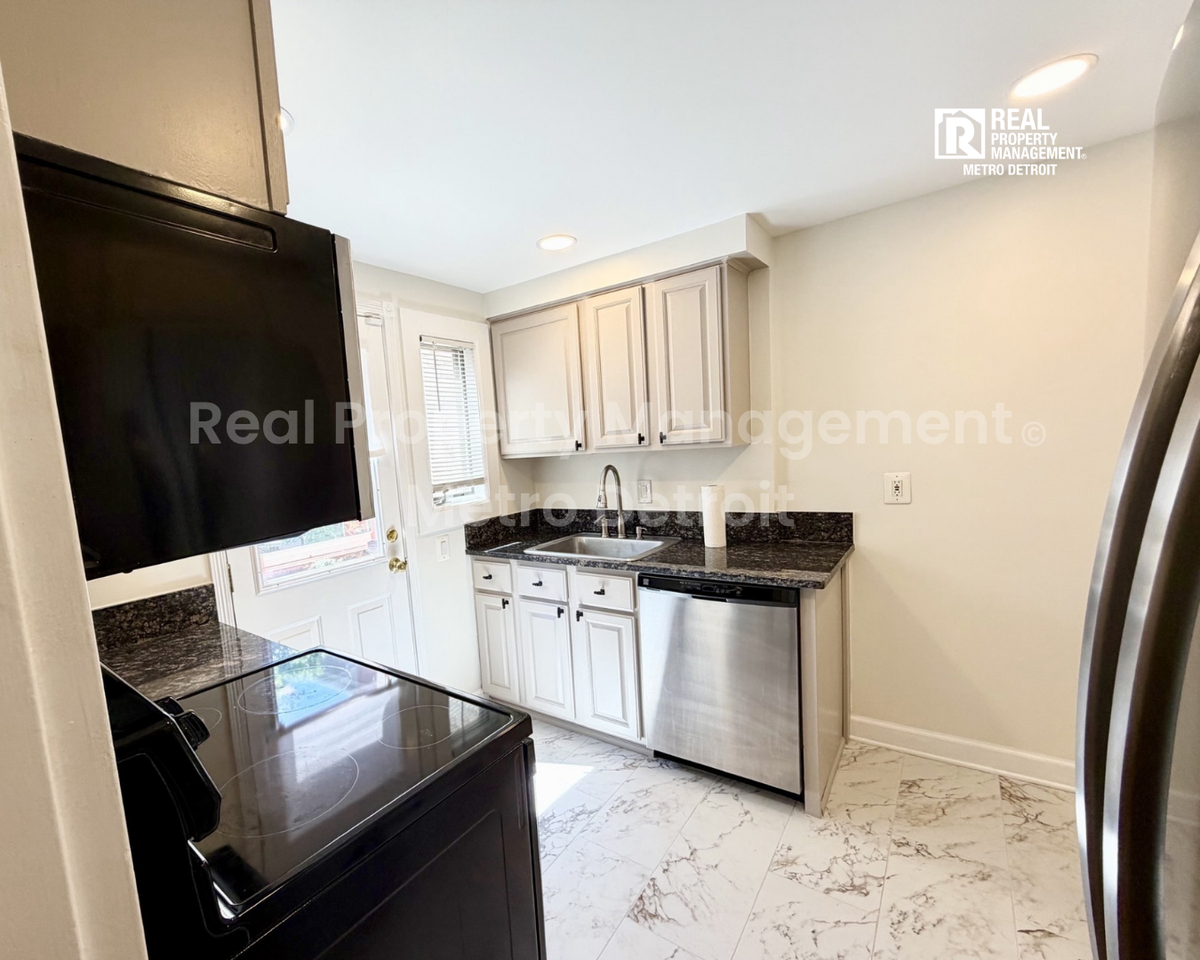 655 N Eton St #22 - Photo 7 of 21