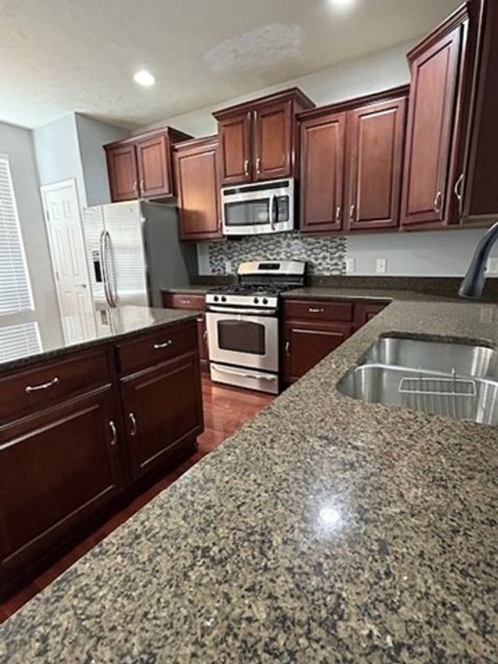 304 Kelsey Dr - Photo 5 of 20