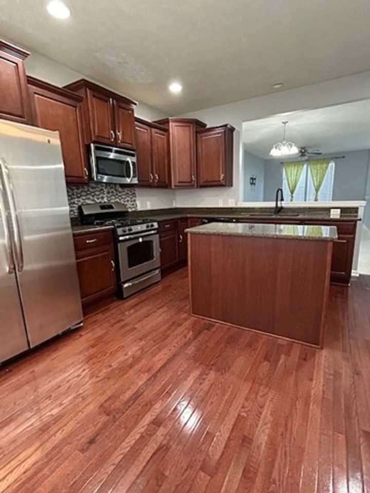 304 Kelsey Dr - Photo 7 of 20