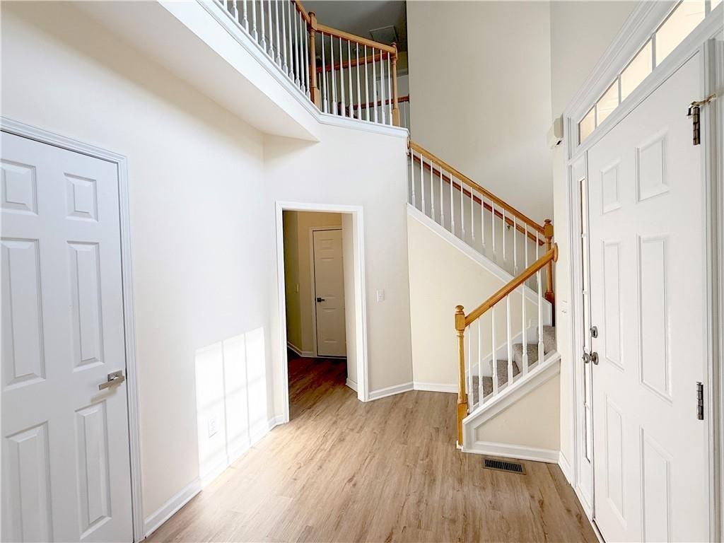 350 Laurel Glen Xing - Photo 2 of 24