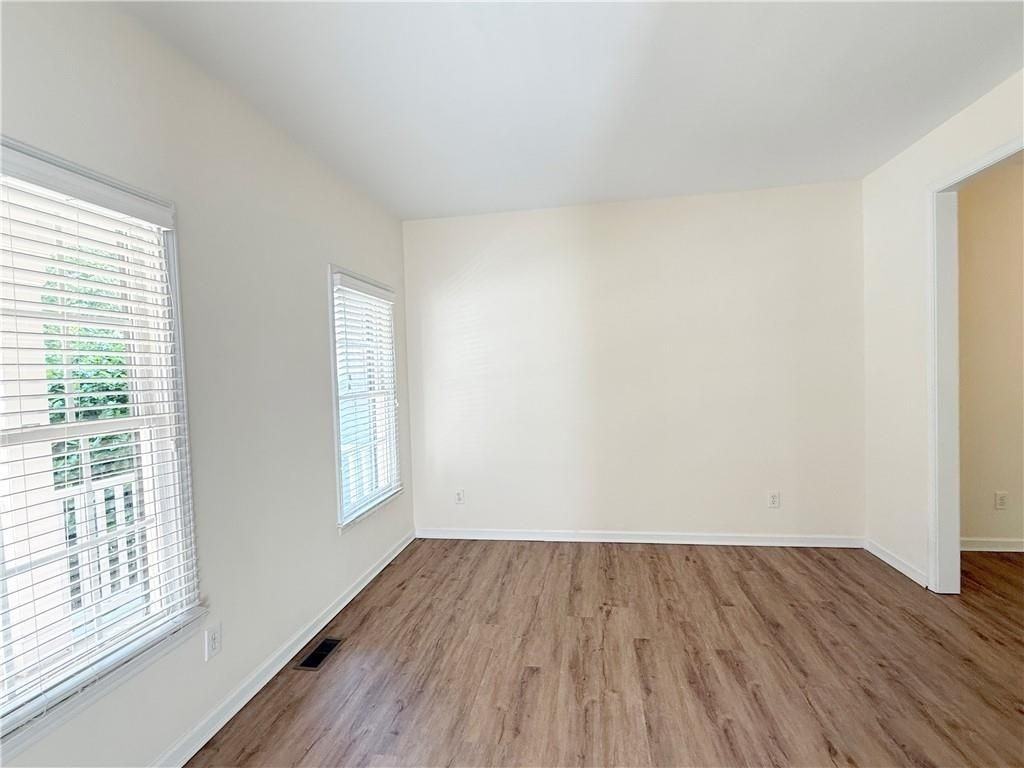 350 Laurel Glen Xing - Photo 3 of 24