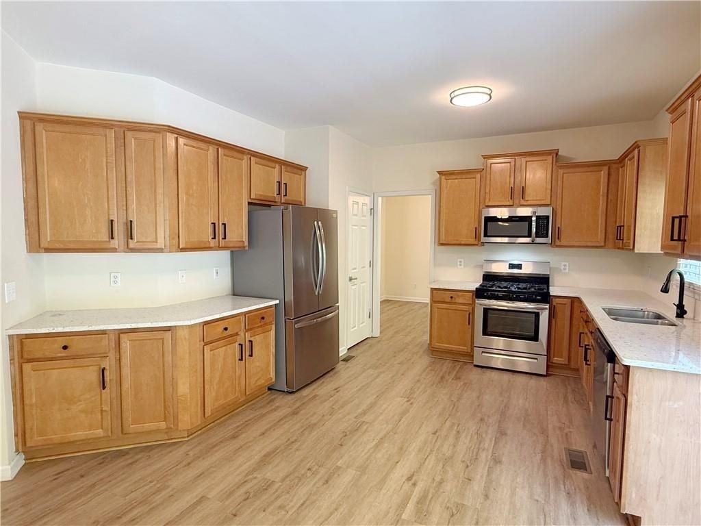350 Laurel Glen Xing - Photo 5 of 24