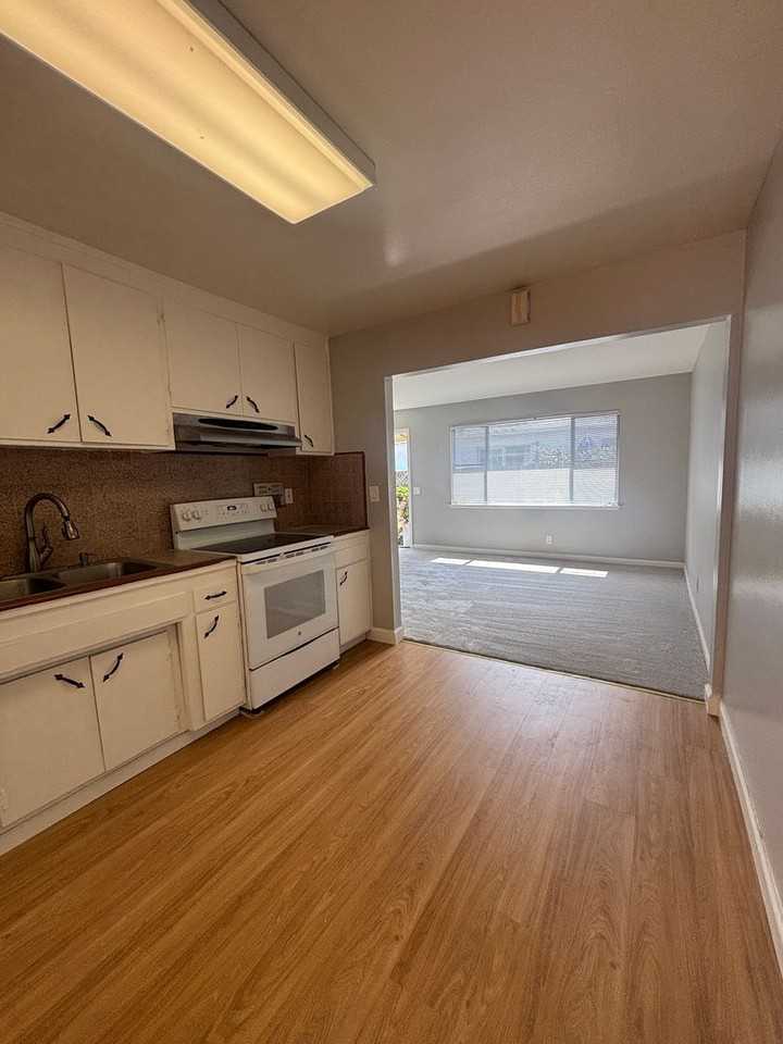 210 Murlagan Ave - Photo 3 of 9