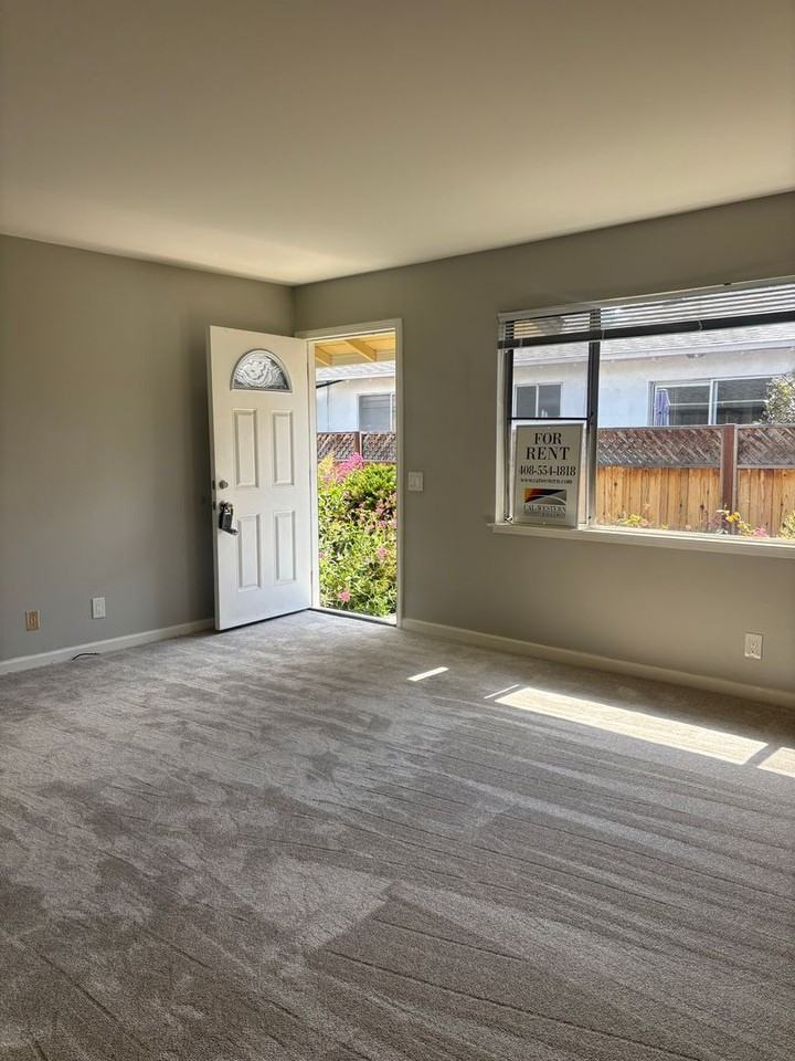 210 Murlagan Ave - Photo 5 of 9