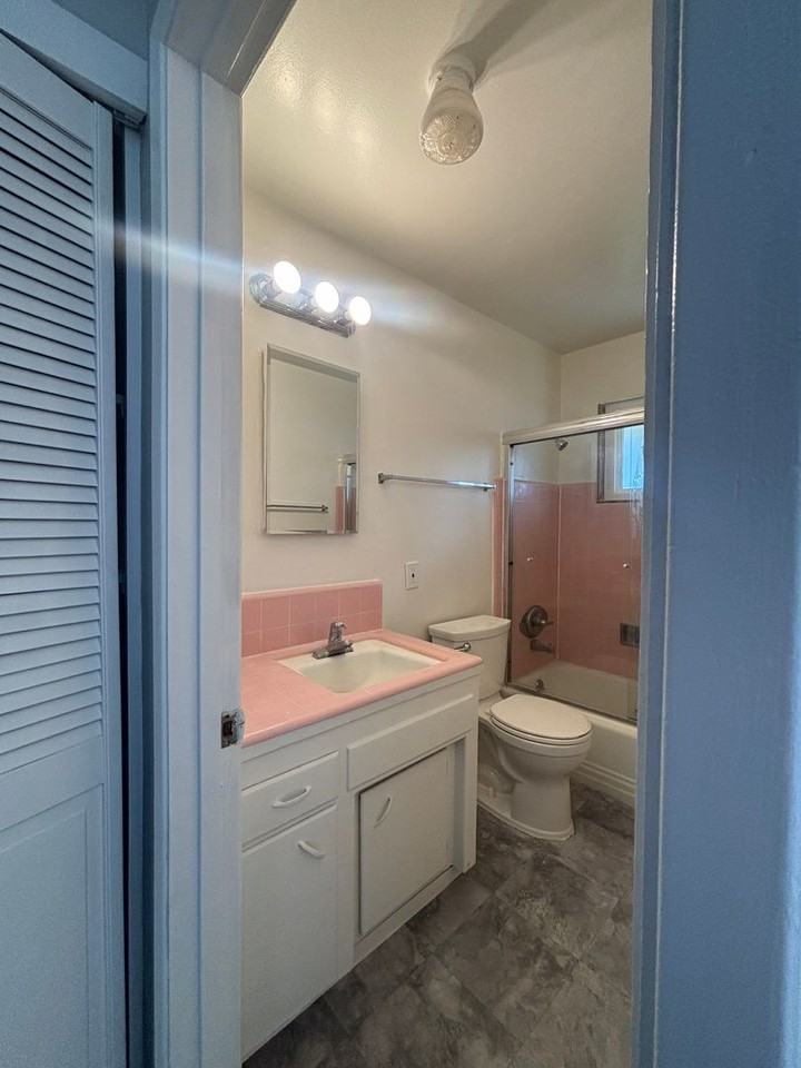 210 Murlagan Ave - Photo 7 of 9
