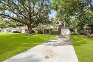 226 Larchmont Dr - Photo 1 of 1