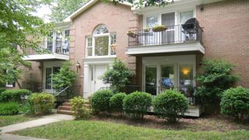 featured image of 1515 E Franklin St