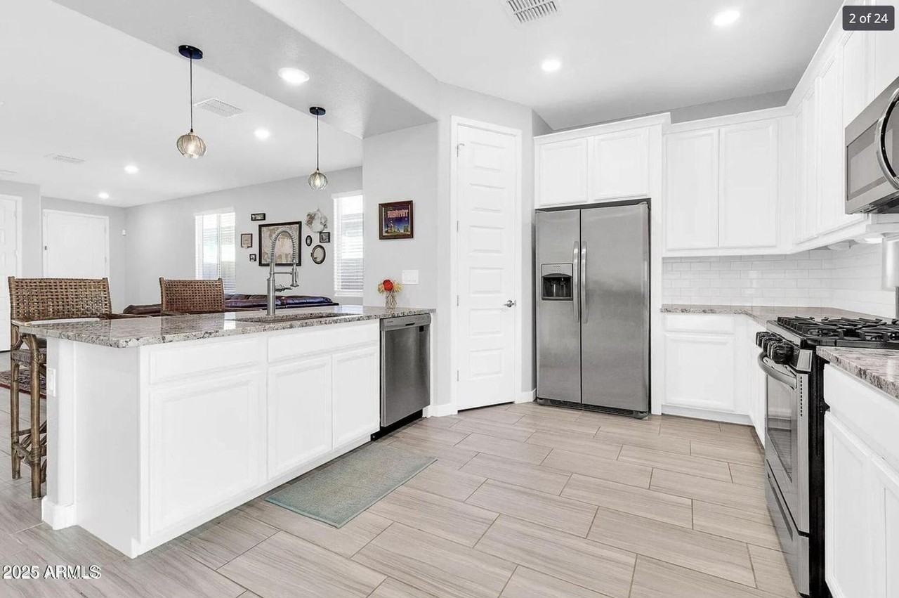 327 W Tamarack Dr - Photo 3 of 20