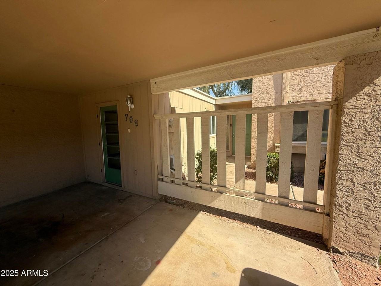 708 E Colgate Dr - Photo 4 of 25