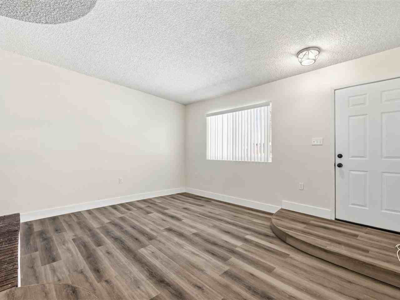 2103 N 10th Ave - Photo 5 of 20