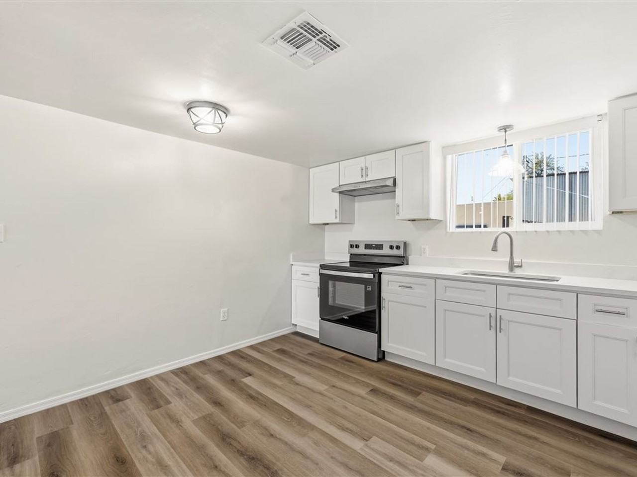 2103 N 10th Ave - Photo 6 of 20