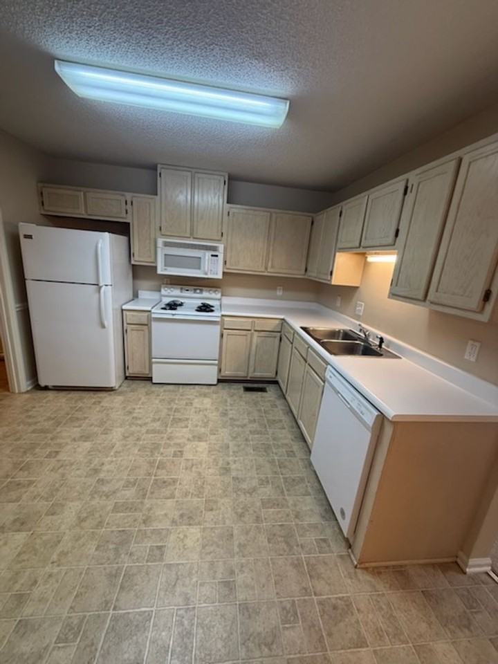 1818 Saddlewood Ct #B - Photo 2 of 7