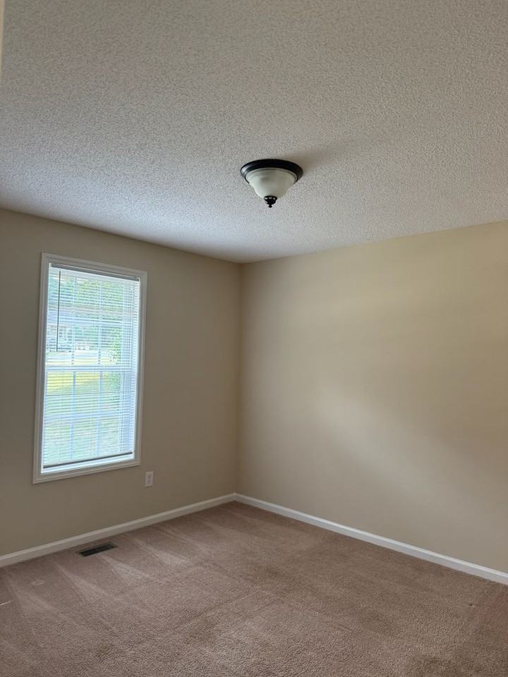 1818 Saddlewood Ct #B - Photo 5 of 7