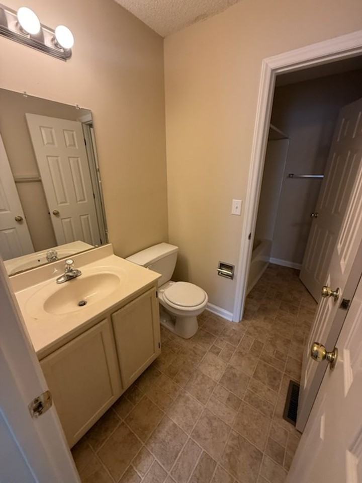 1818 Saddlewood Ct #B - Photo 6 of 7