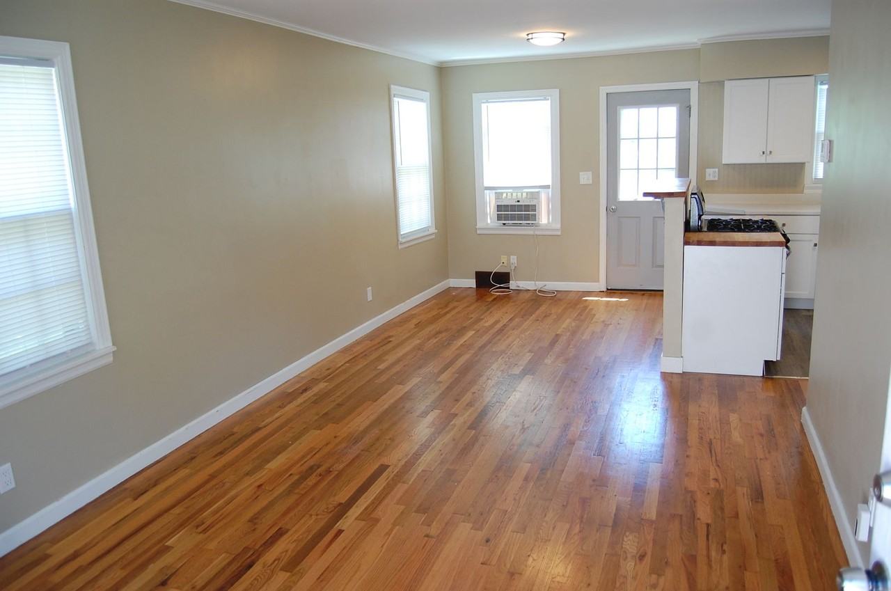 2620 Sumner St - Photo 3 of 12
