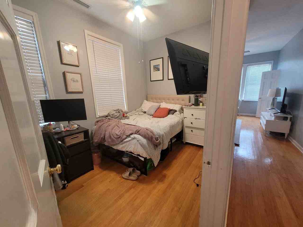 1456 N Orleans St - Photo 5 of 17