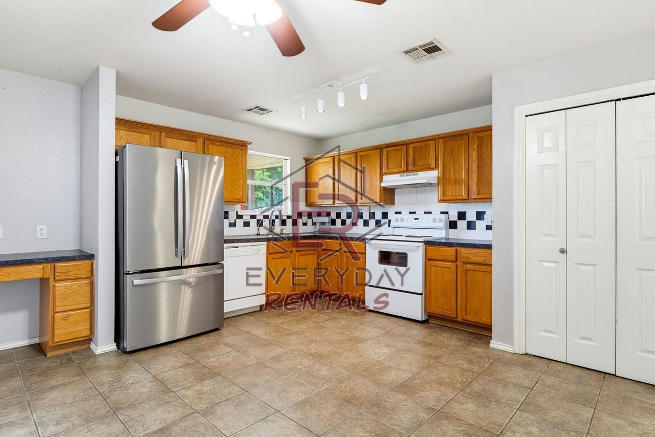 2513 Haven Dr - Photo 5 of 17