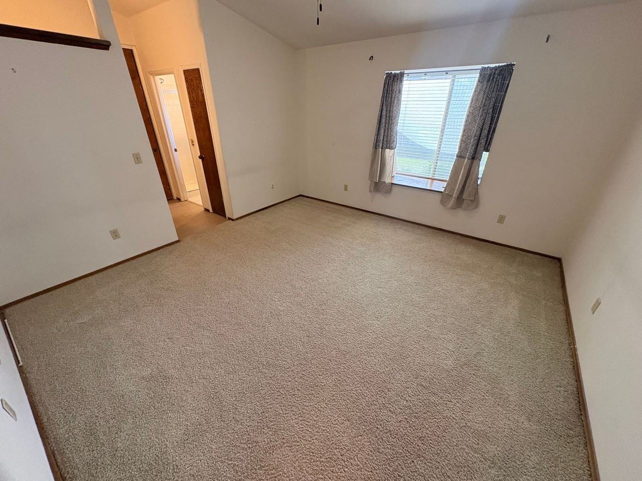 1253 Jamestown St - Photo 7 of 16