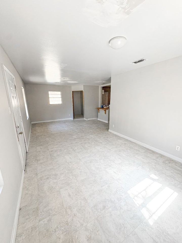 408 S 13th St - Photo 2 of 7