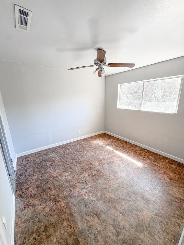 408 S 13th St - Photo 3 of 7