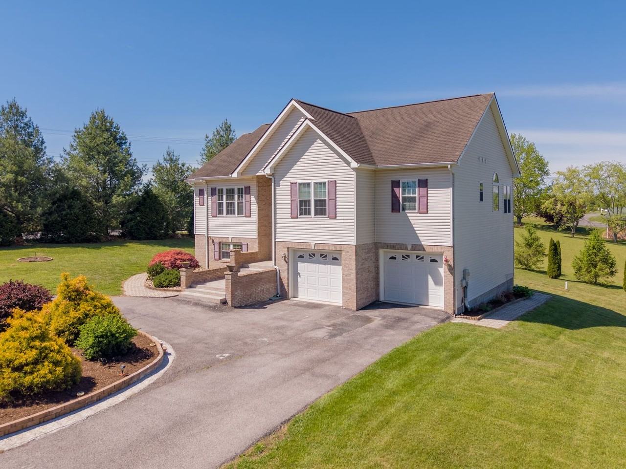 1701 Stratford View Dr - Photo 2 of 50