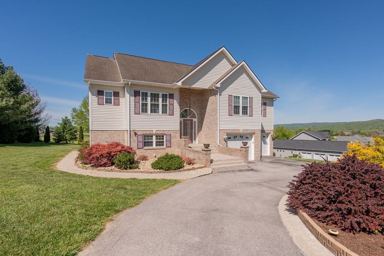 1701 Stratford View Dr - Photo 3 of 50