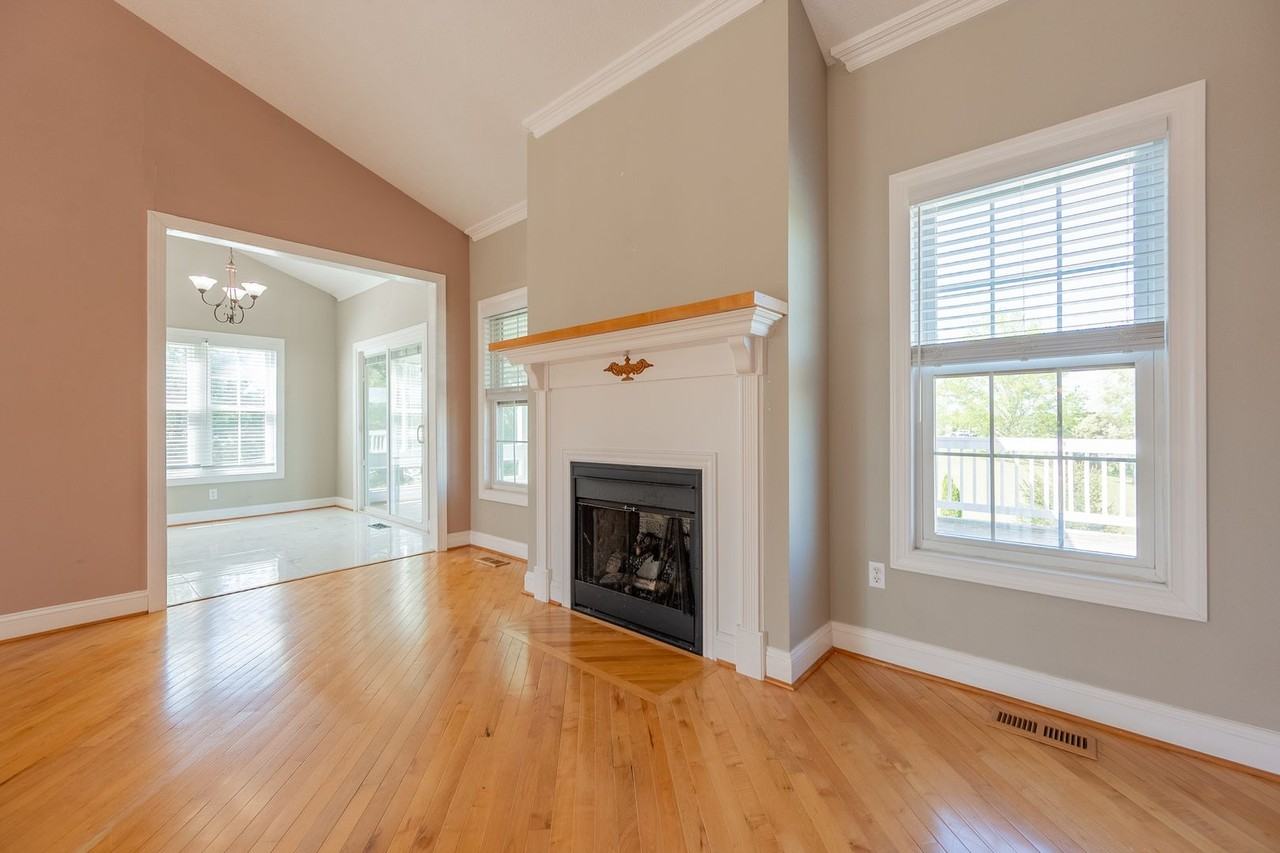 1701 Stratford View Dr - Photo 5 of 50