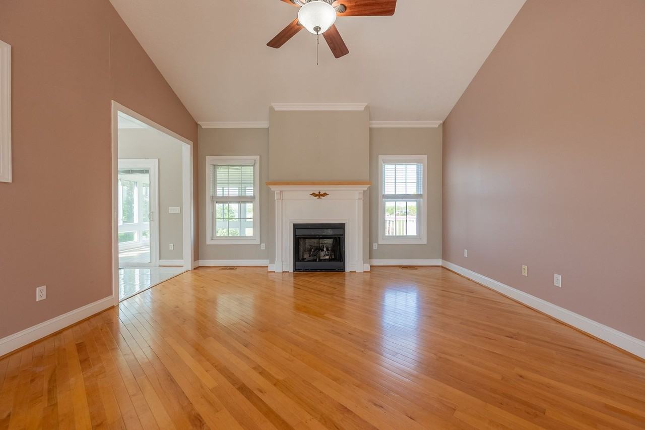 1701 Stratford View Dr - Photo 6 of 50