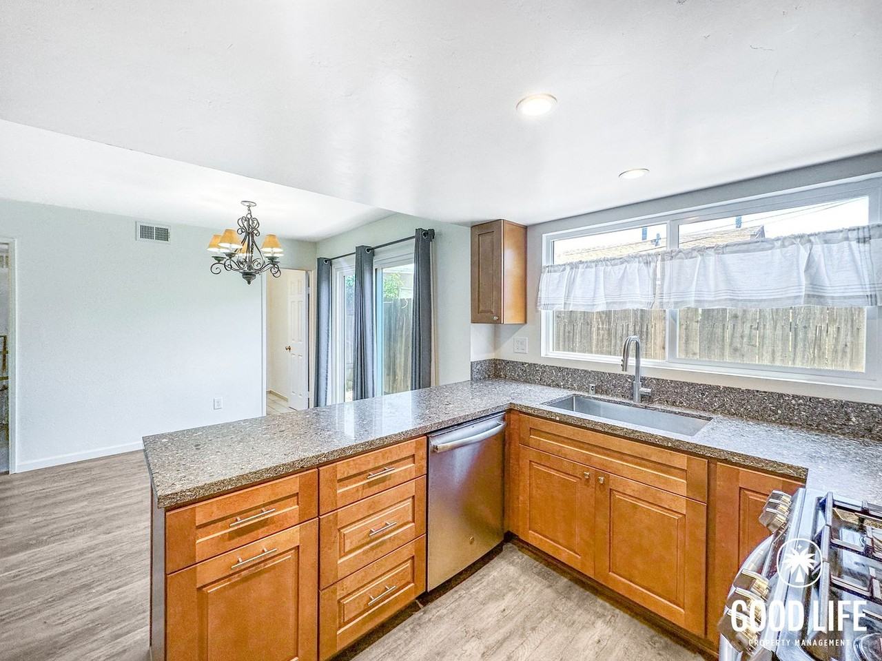 517 4th Ave #2 - Photo 4 of 26