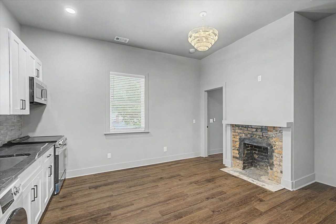 638 E 37th St - Photo 5 of 18
