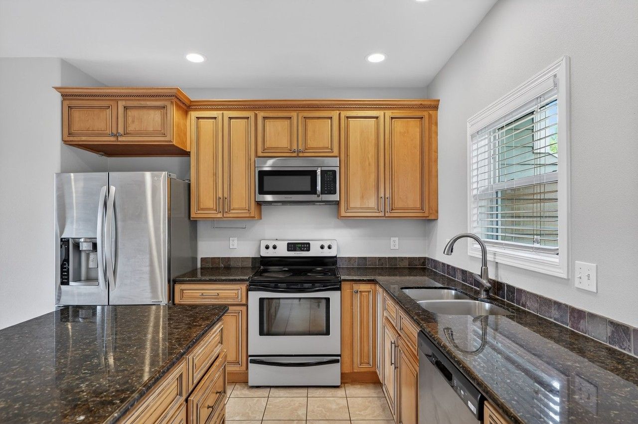 2623 Se 109th Ave - Photo 2 of 19