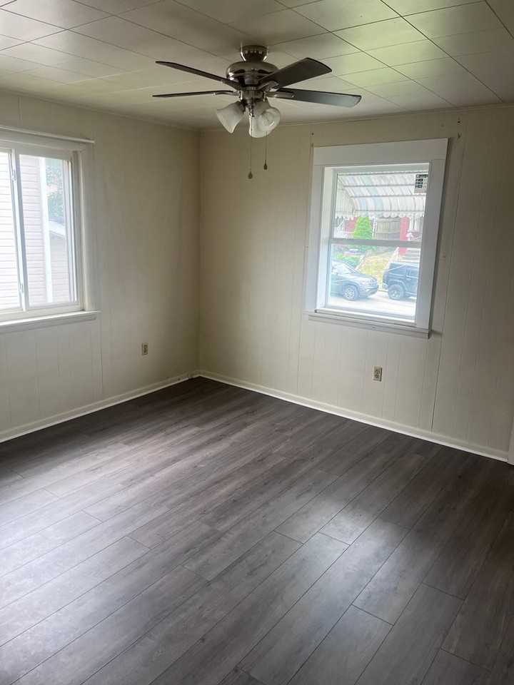 318 Spruce St - Photo 6 of 7