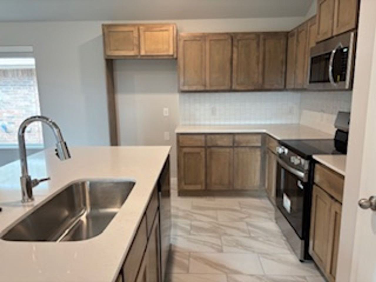 2941 Nw 195th St - Photo 5 of 15