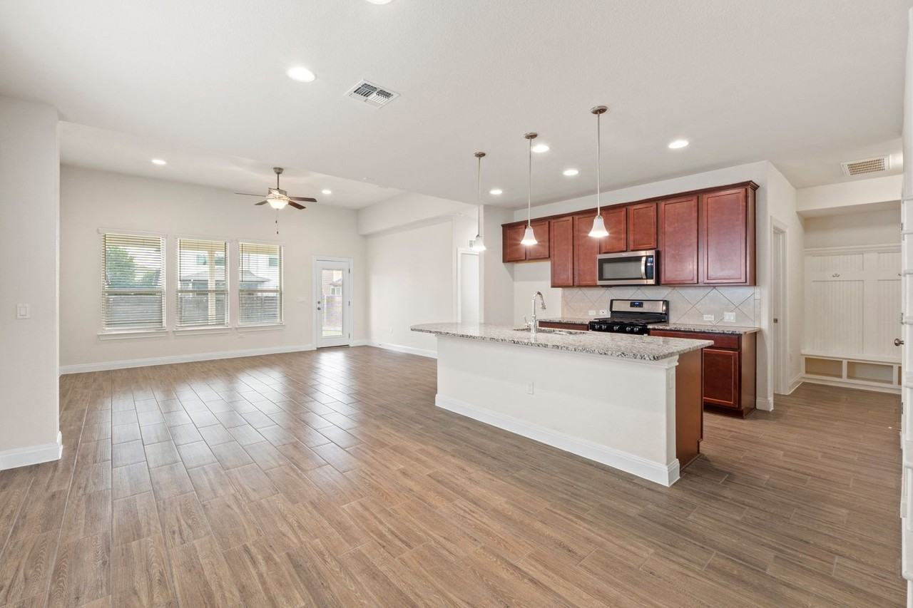 14011 Hedera Dr - Photo 3 of 31