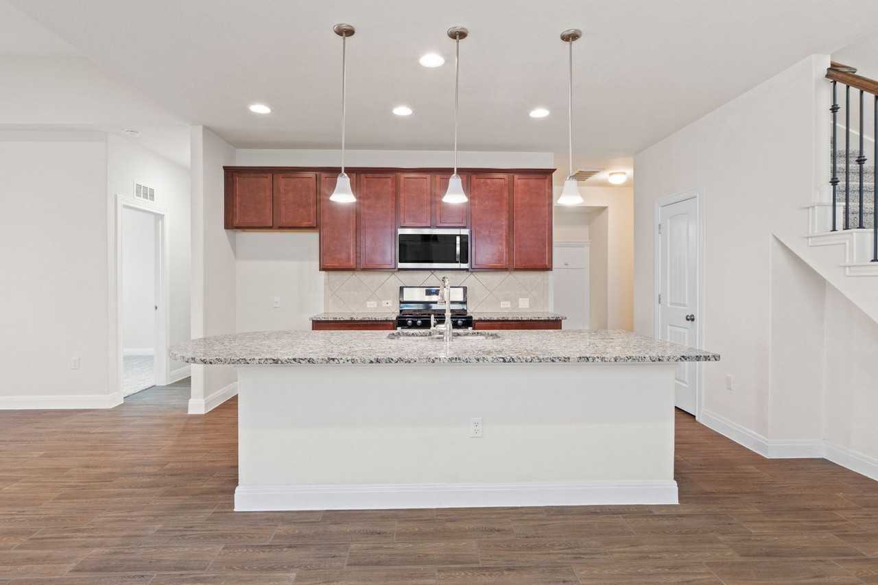 14011 Hedera Dr - Photo 4 of 31