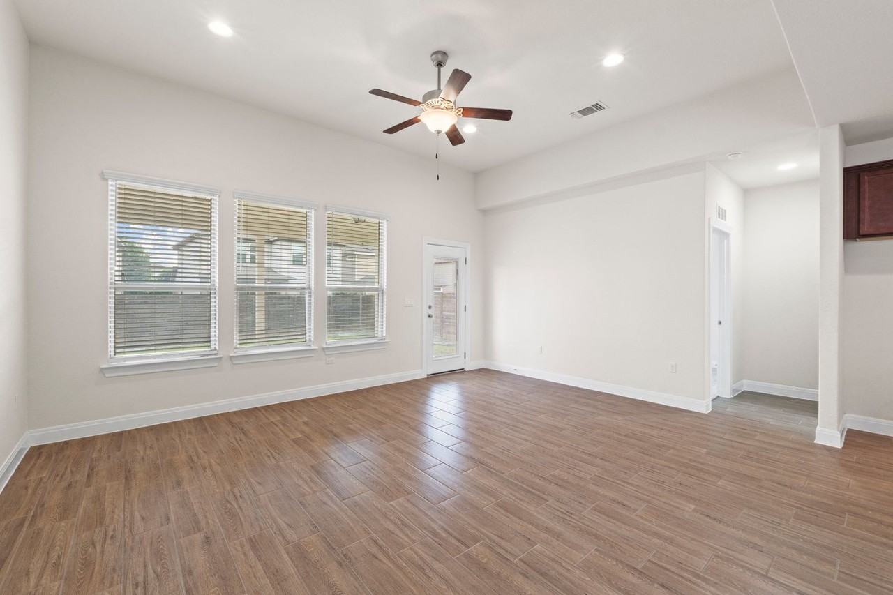 14011 Hedera Dr - Photo 6 of 31
