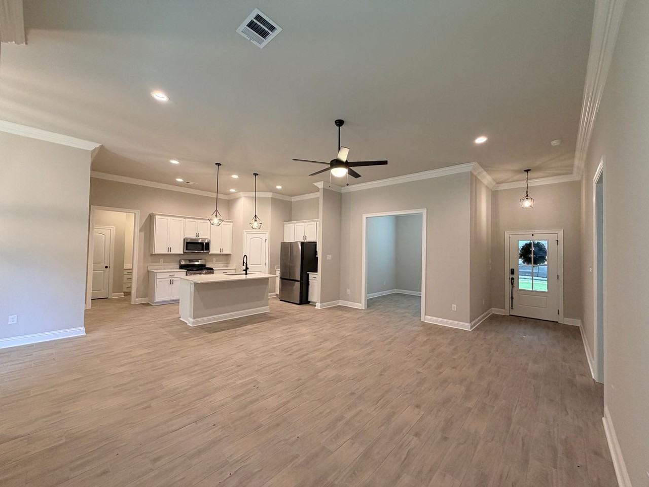 277 Saint Edmunds Way - Photo 4 of 33