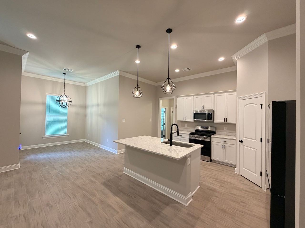 277 Saint Edmunds Way - Photo 6 of 33