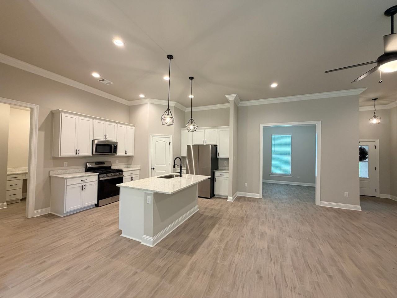277 Saint Edmunds Way - Photo 7 of 33