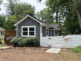 featured image of 320 1/2 Meade Ave