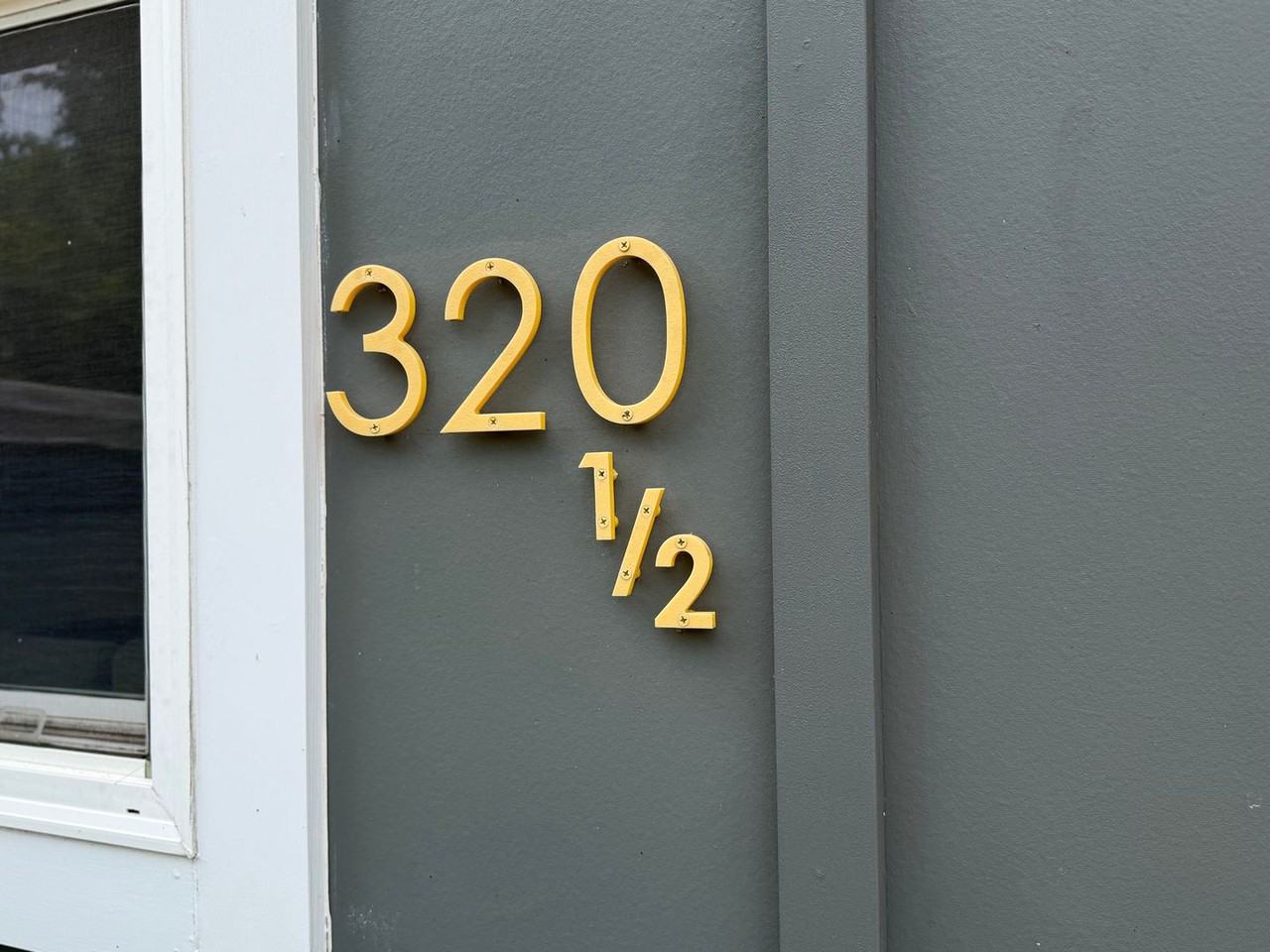 320 1/2 Meade Ave - Photo 5 of 39