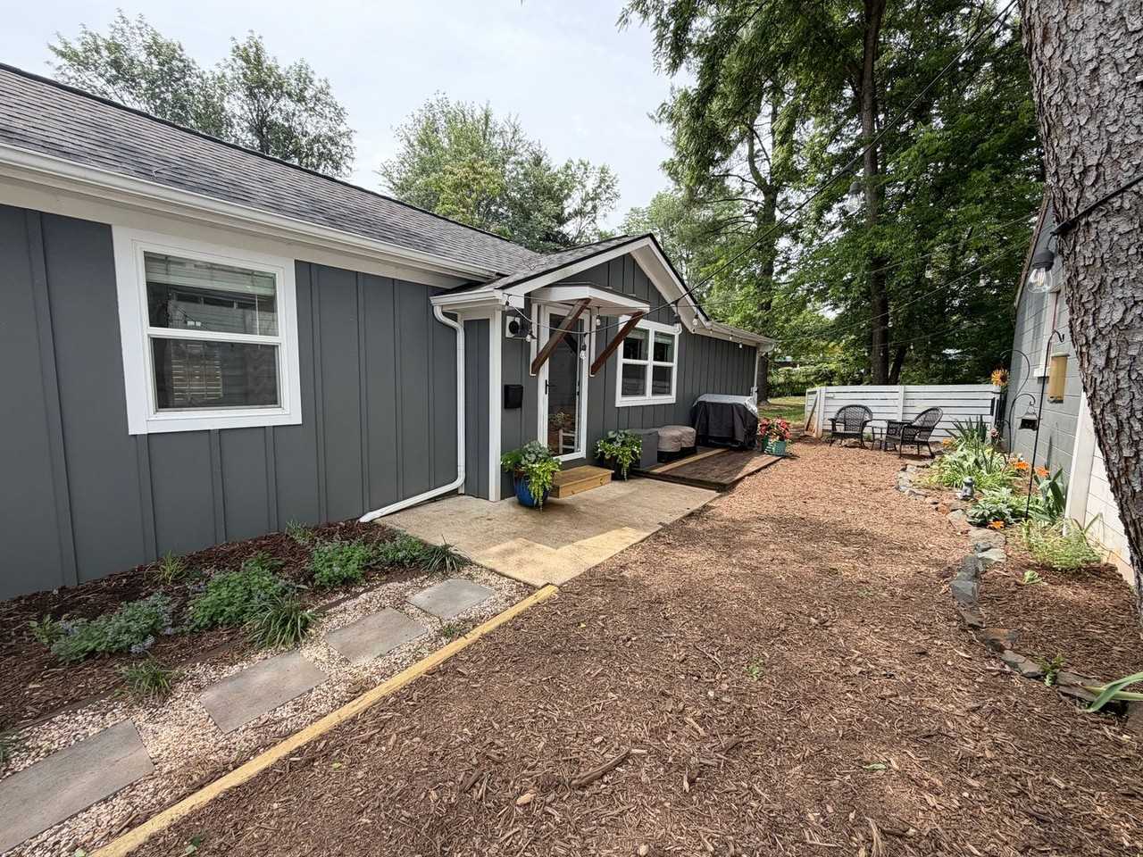 320 1/2 Meade Ave - Photo 7 of 39