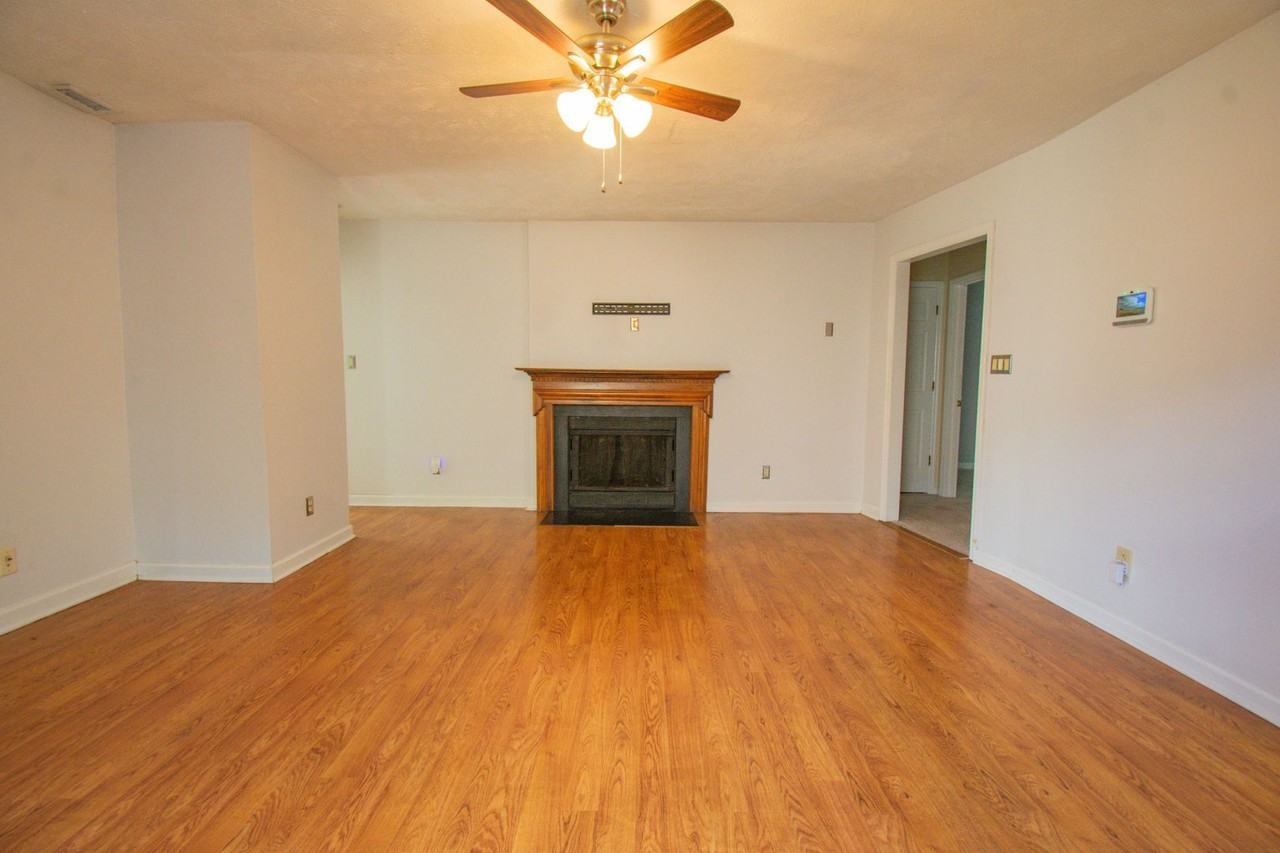 6839 Shawcross Ln - Photo 3 of 23