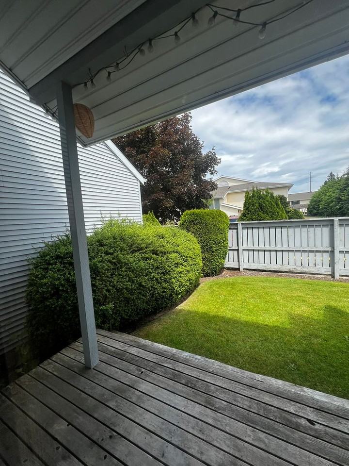 126 E Grover St - Photo 6 of 33